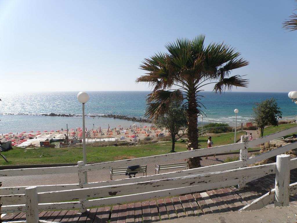 Spat Beach Bat Yam Bagian luar foto